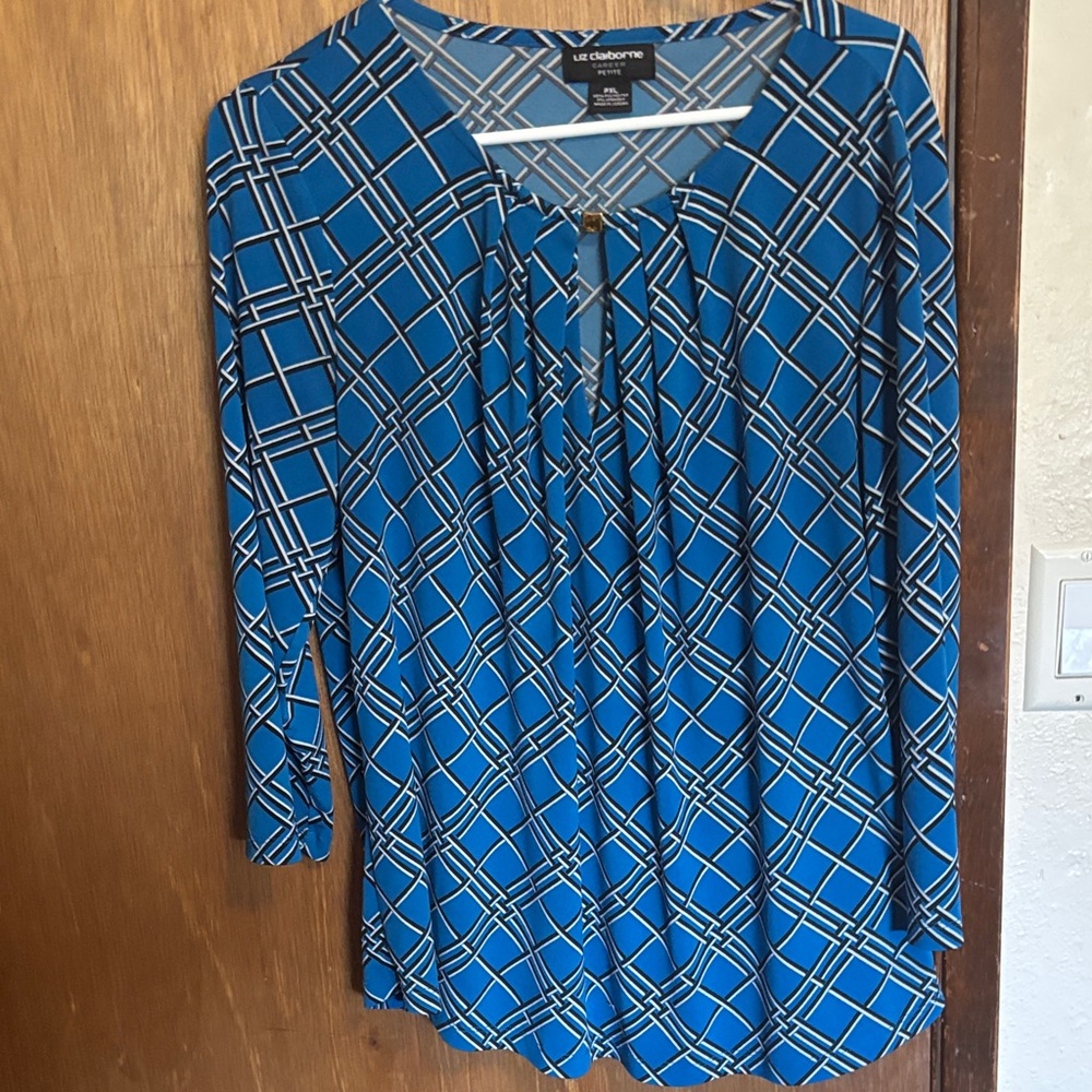 Liz Claiborne Women's Top in Blue and White Checkered Pattern